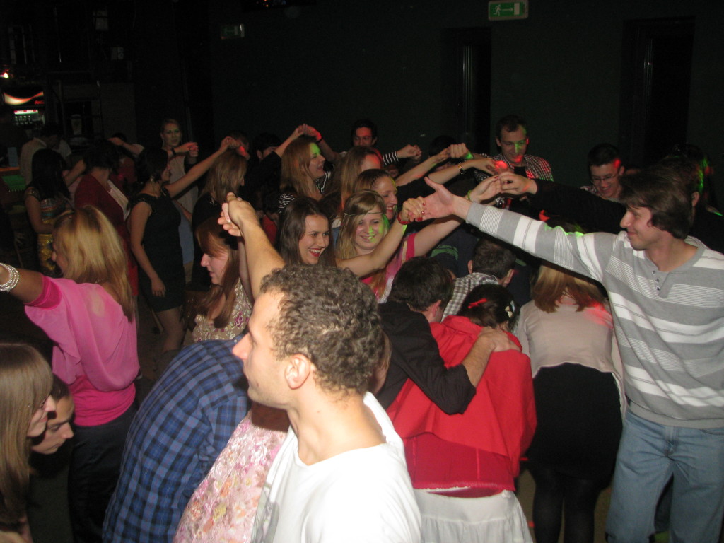 Tańce sprzyjają integracji i uśmiechom! :)